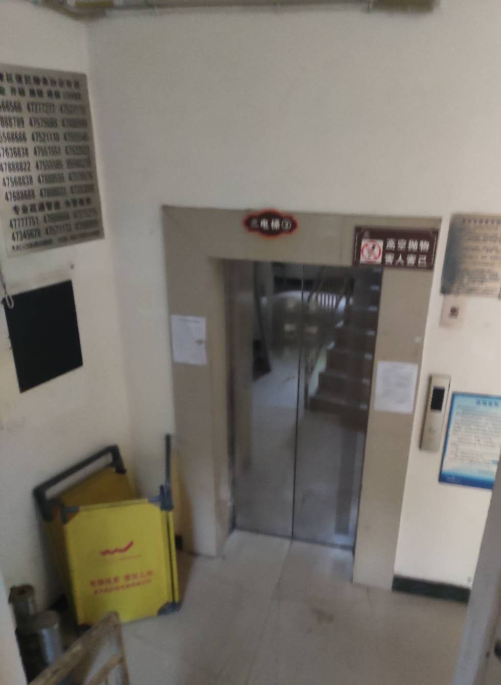 门套坏了找师傅维修