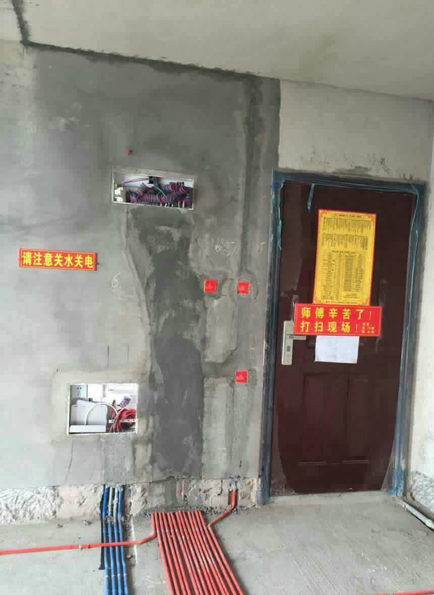 家里门框坏了怎么修复